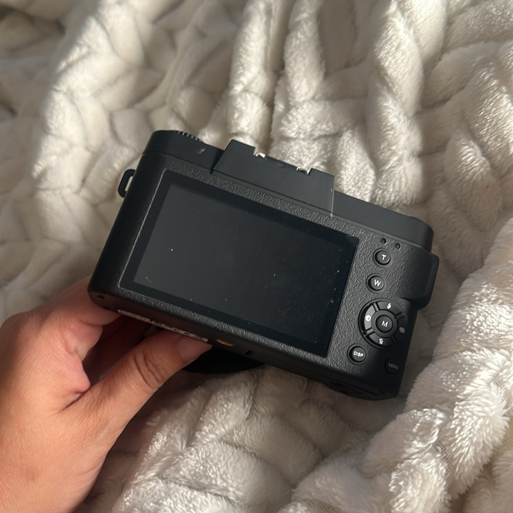 4k Digital Camera - Picture 2 of 4
